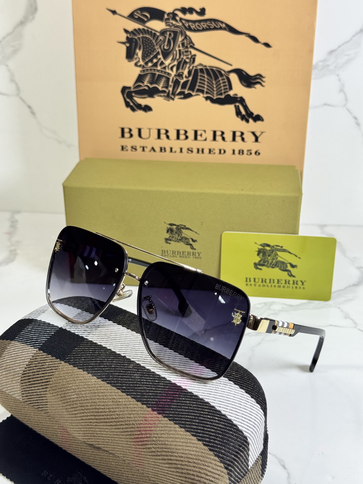 Lentes BURBERRY — Ref. LF-L223-0009 con el packaging mostrado en la fotografía