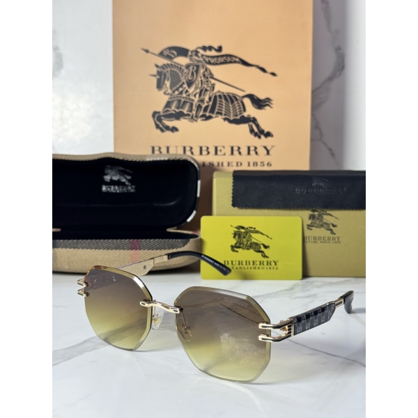 Lentes BURBERRY — Ref. LF-L223-0015 con el packaging mostrado en la fotografía