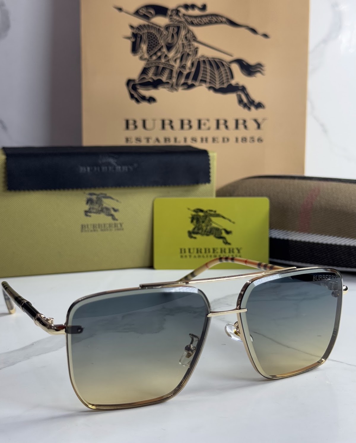 Lentes BURBERRY — Ref. LF-L223-0031 con el packaging mostrado en la fotografía