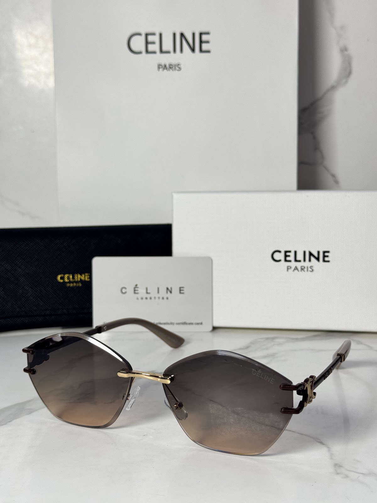 Lentes CELINE — Ref. LF-L222-0034 con el packaging mostrado en la fotografía