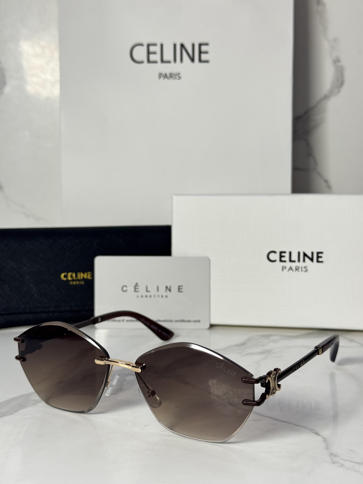 Lentes CELINE — Ref. LF-L222-0037 con el packaging mostrado en la fotografía