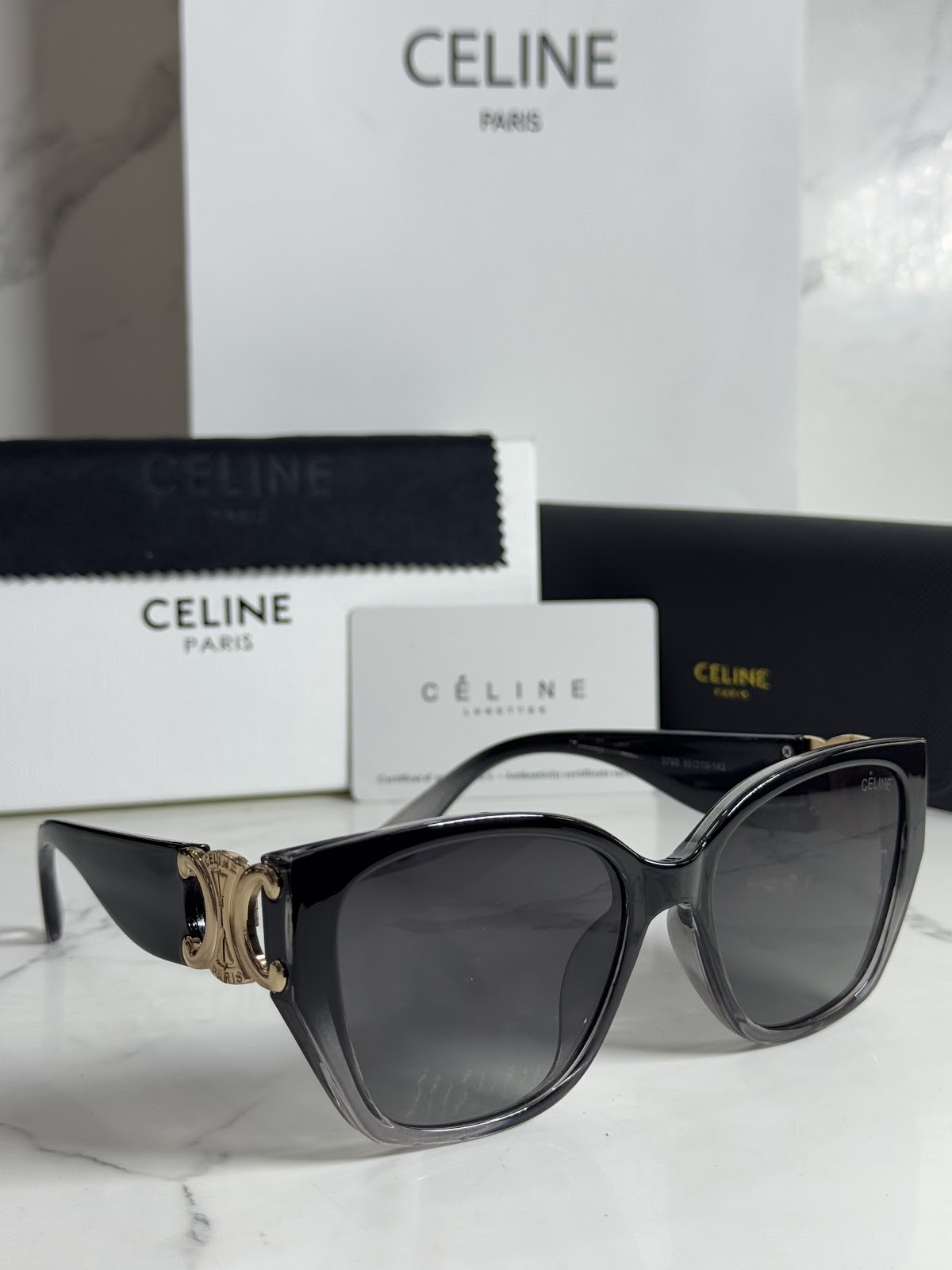 Lentes CELINE — Ref. LF-L222-0049 con el packaging mostrado en la fotografía