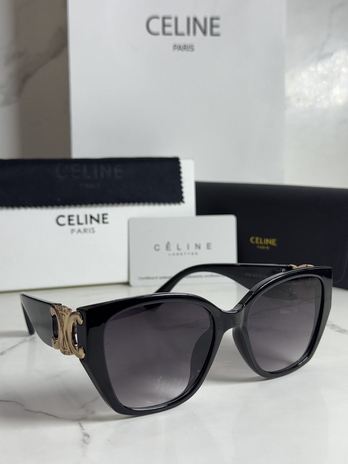 Lentes CELINE — Ref. LF-L222-0055 con el packaging mostrado en la fotografía