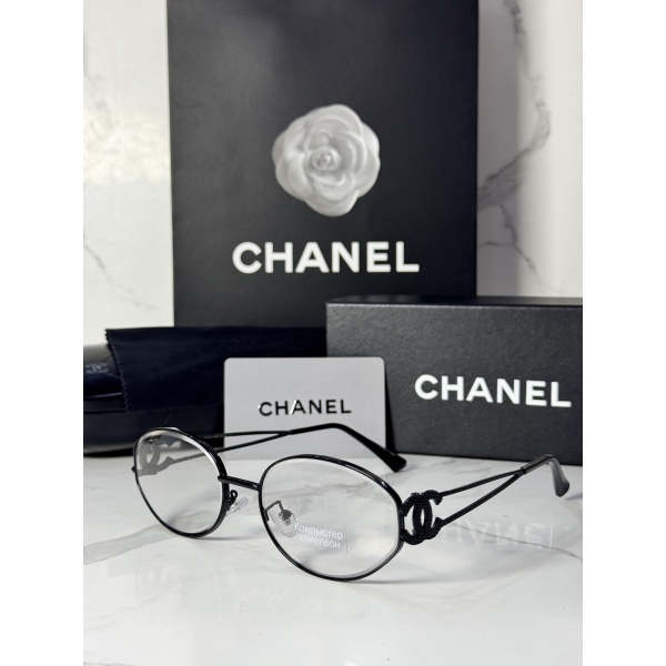 Lentes CHANEL — Ref. LF-L224-0001 con el packaging mostrado en la fotografía