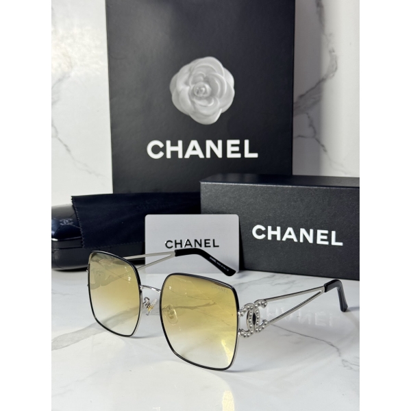 Lentes CHANEL — Ref. LF-L224-0006 con el packaging mostrado en la fotografía