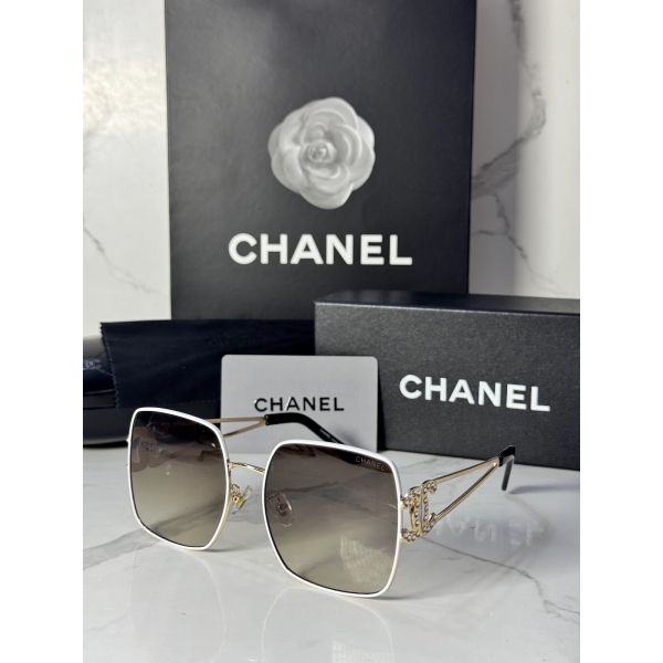 Lentes CHANEL — Ref. LF-L224-0007 con el packaging mostrado en la fotografía