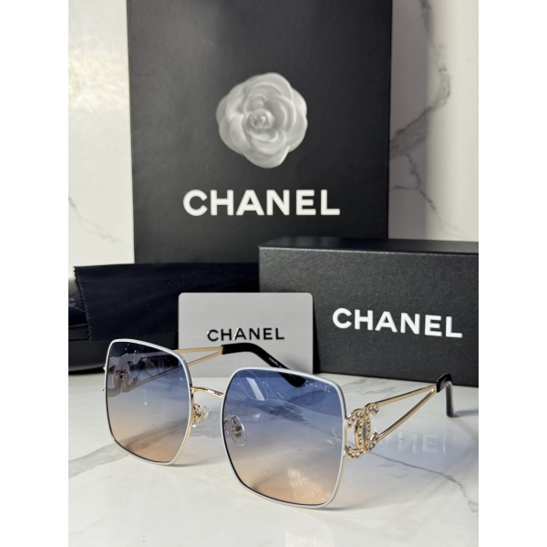 Lentes CHANEL — Ref. LF-L224-0010 con el packaging mostrado en la fotografía