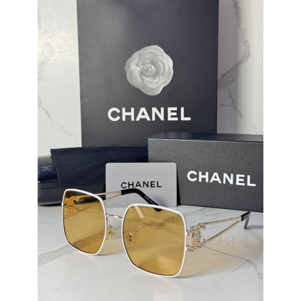 Lentes CHANEL — Ref. LF-L224-0011 con el packaging mostrado en la fotografía