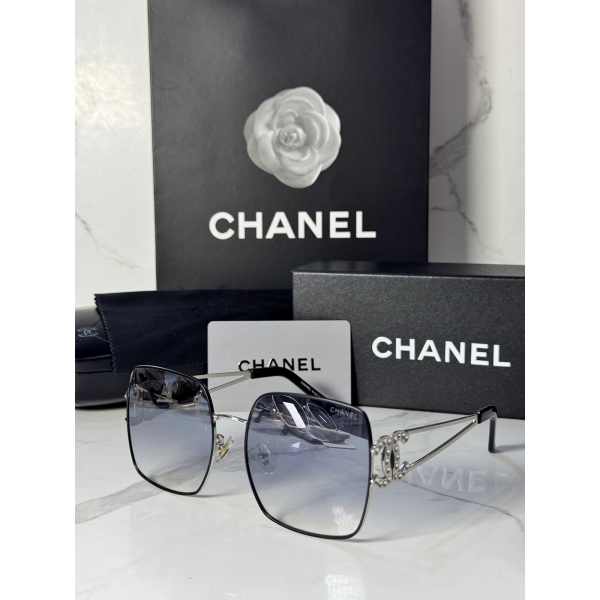 Lentes CHANEL — Ref. LF-L224-0012 con el packaging mostrado en la fotografía