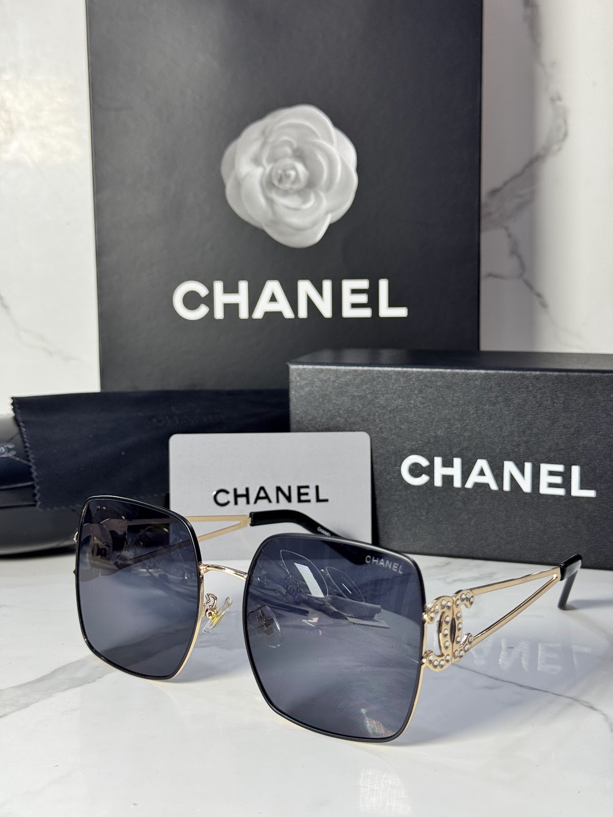 Lentes CHANEL — Ref. LF-L224-0013 con el packaging mostrado en la fotografía
