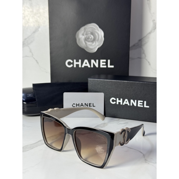 Lentes CHANEL — Ref. LF-L224-0014 con el packaging mostrado en la fotografía