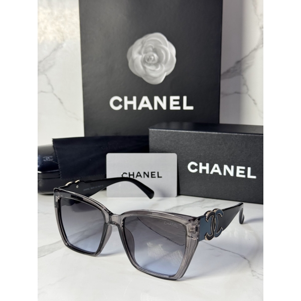 Lentes CHANEL — Ref. LF-L224-0015 con el packaging mostrado en la fotografía