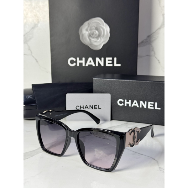 Lentes CHANEL — Ref. LF-L224-0017 con el packaging mostrado en la fotografía