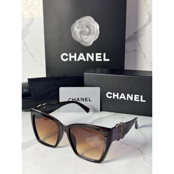 Lentes CHANEL — Ref. LF-L224-0018 con el packaging mostrado en la fotografía