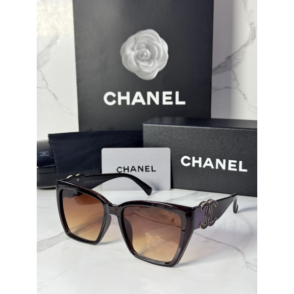 Lentes CHANEL — Ref. LF-L224-0019 con el packaging mostrado en la fotografía