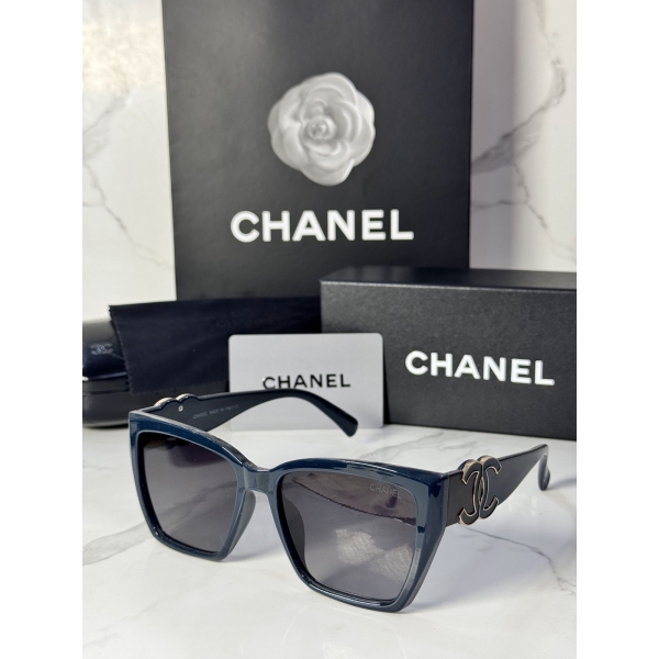Lentes CHANEL — Ref. LF-L224-0020 con el packaging mostrado en la fotografía