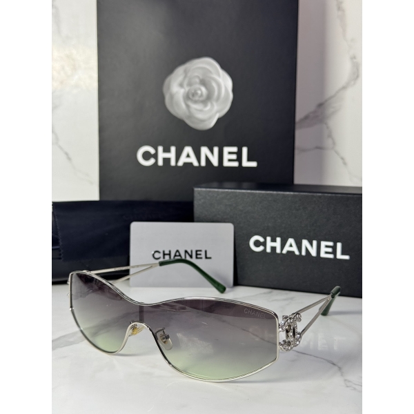 Lentes CHANEL — Ref. LF-L224-0025 con el packaging mostrado en la fotografía
