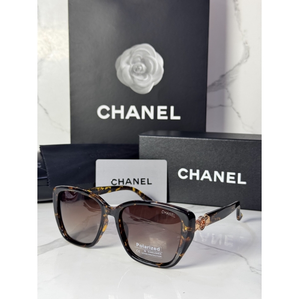 Lentes CHANEL — Ref. LF-L224-0027 con el packaging mostrado en la fotografía