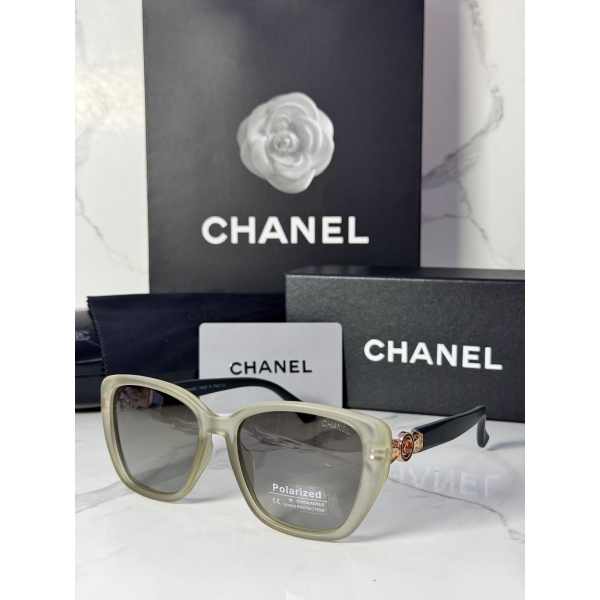Lentes CHANEL — Ref. LF-L224-0028 con el packaging mostrado en la fotografía