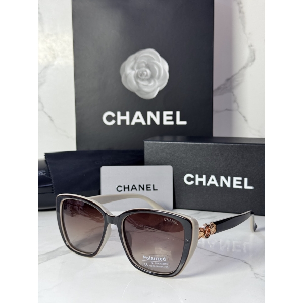 Lentes CHANEL — Ref. LF-L224-0031 con el packaging mostrado en la fotografía