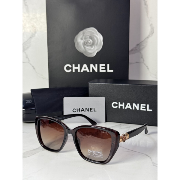 Lentes CHANEL — Ref. LF-L224-0033 con el packaging mostrado en la fotografía