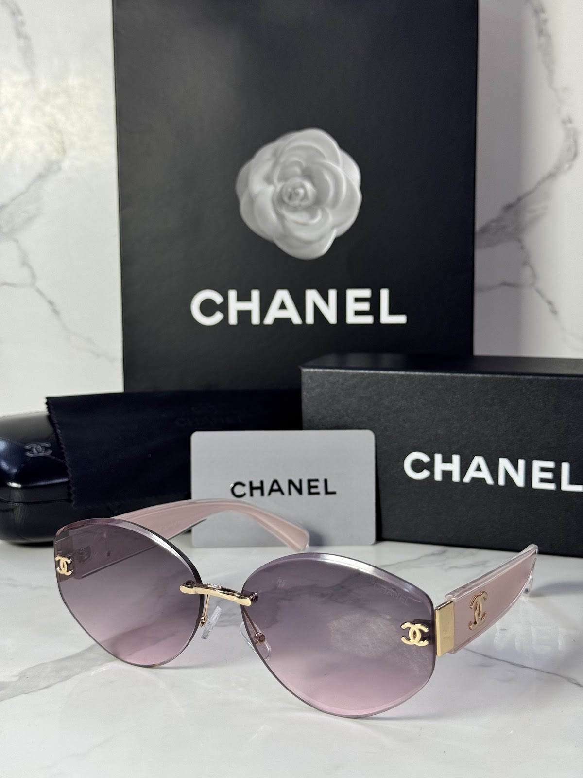 Lentes CHANEL — Ref. LF-L224-0035 con el packaging mostrado en la fotografía