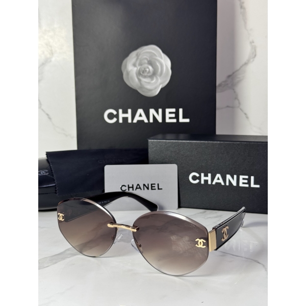 Lentes CHANEL — Ref. LF-L224-0036 con el packaging mostrado en la fotografía