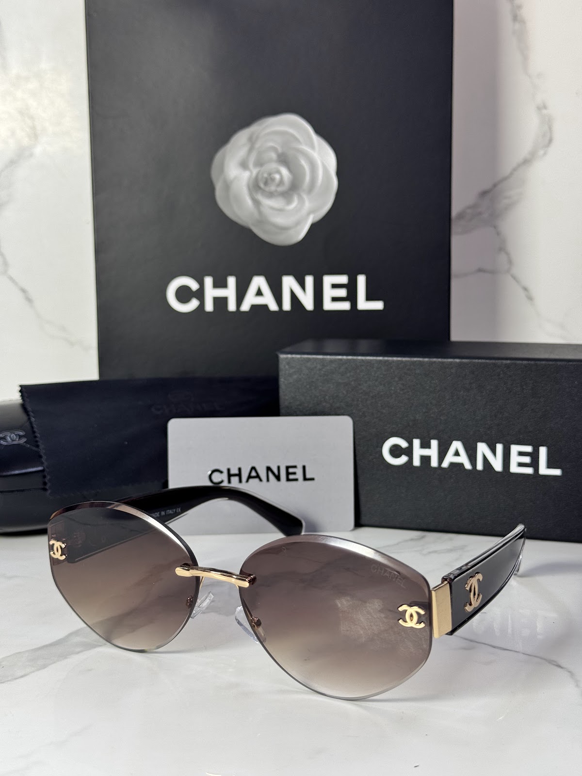 Lentes CHANEL — Ref. LF-L224-0036 con el packaging mostrado en la fotografía
