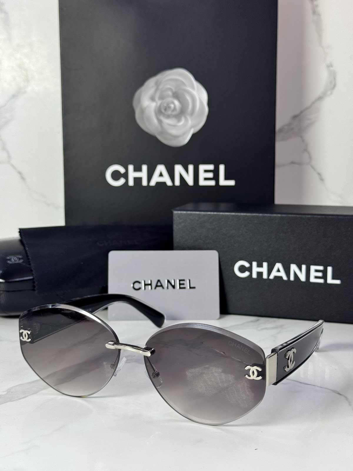 Lentes CHANEL — Ref. LF-L224-0038 con el packaging mostrado en la fotografía