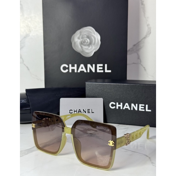 Lentes CHANEL — Ref. LF-L224-0042 con el packaging mostrado en la fotografía