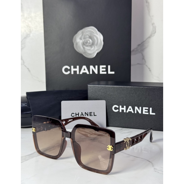 Lentes CHANEL — Ref. LF-L224-0046 con el packaging mostrado en la fotografía