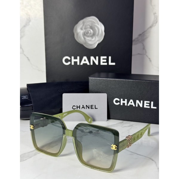 Lentes CHANEL — Ref. LF-L224-0047 con el packaging mostrado en la fotografía