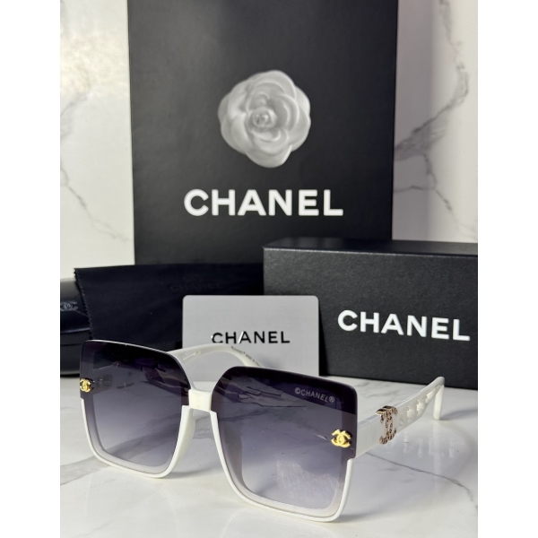 Lentes CHANEL — Ref. LF-L224-0048 con el packaging mostrado en la fotografía