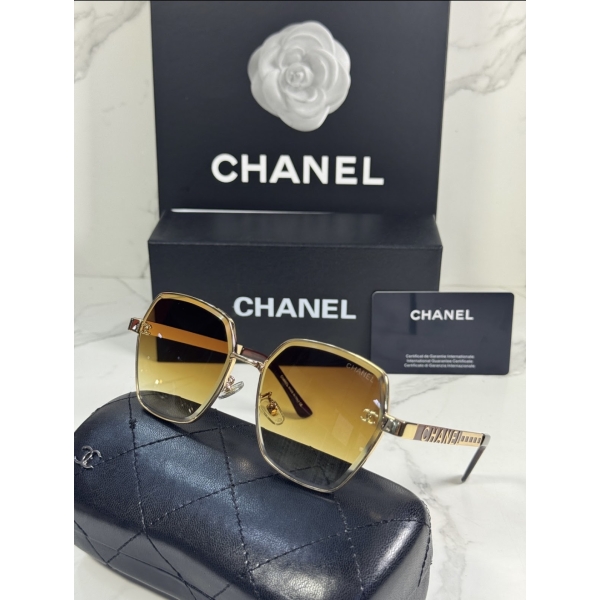 Lentes CHANEL — Ref. LF-L224-0049 con el packaging mostrado en la fotografía