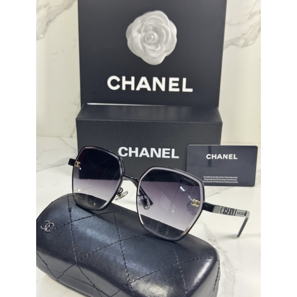 Lentes CHANEL — Ref. LF-L224-0050 con el packaging mostrado en la fotografía