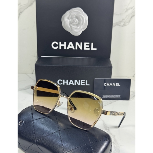 Lentes CHANEL — Ref. LF-L224-0051 con el packaging mostrado en la fotografía