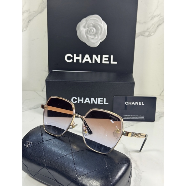 Lentes CHANEL — Ref. LF-L224-0052 con el packaging mostrado en la fotografía