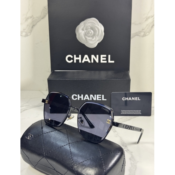 Lentes CHANEL — Ref. LF-L224-0053 con el packaging mostrado en la fotografía