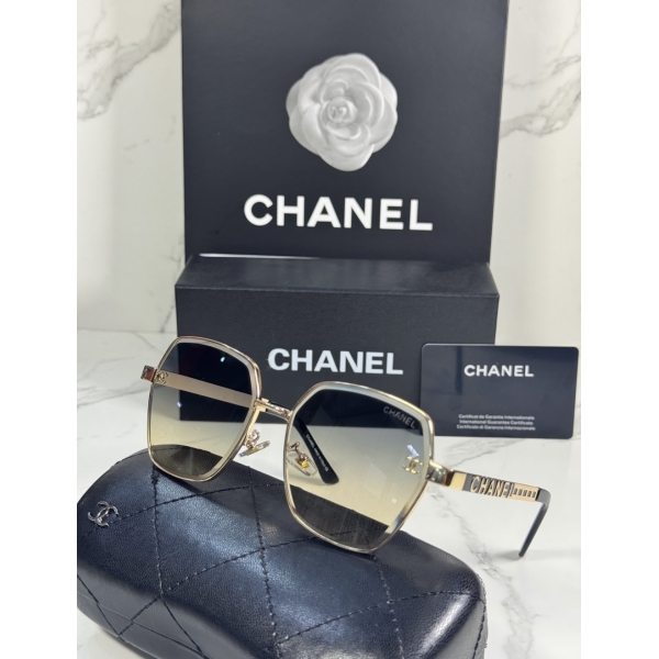 Lentes CHANEL — Ref. LF-L224-0054 con el packaging mostrado en la fotografía