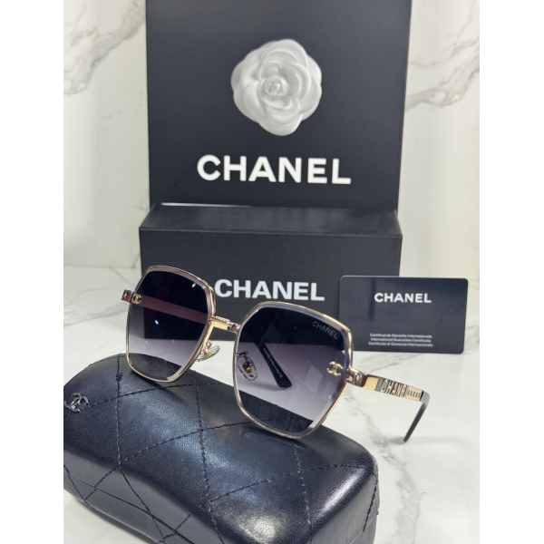 Lentes CHANEL — Ref. LF-L224-0055 con el packaging mostrado en la fotografía