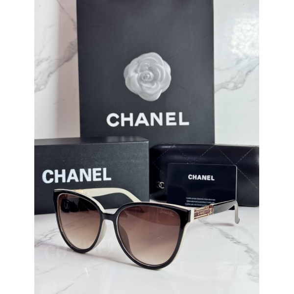 Lentes CHANEL — Ref. LF-L224-0058 con el packaging mostrado en la fotografía