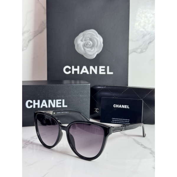 Lentes CHANEL — Ref. LF-L224-0059 con el packaging mostrado en la fotografía