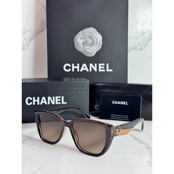 Lentes CHANEL — Ref. LF-L224-0064 con el packaging mostrado en la fotografía