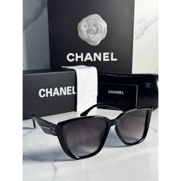 Lentes CHANEL — Ref. LF-L224-0066 con el packaging mostrado en la fotografía