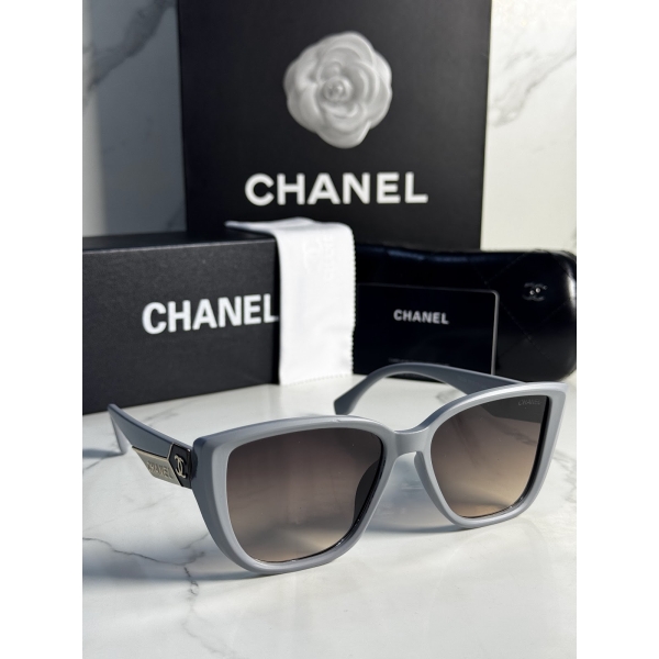 Lentes CHANEL — Ref. LF-L224-0067 con el packaging mostrado en la fotografía
