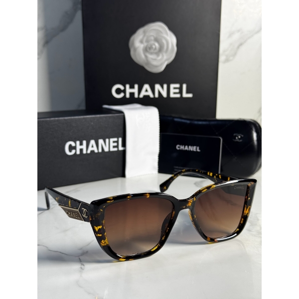 Lentes CHANEL — Ref. LF-L224-0068 con el packaging mostrado en la fotografía