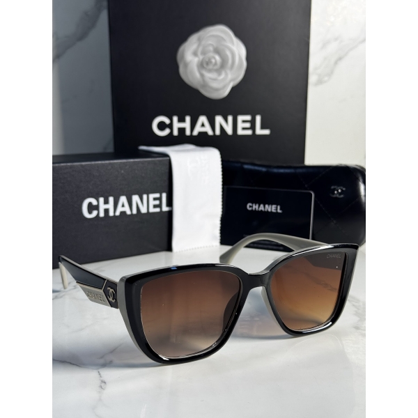 Lentes CHANEL — Ref. LF-L224-0070 con el packaging mostrado en la fotografía
