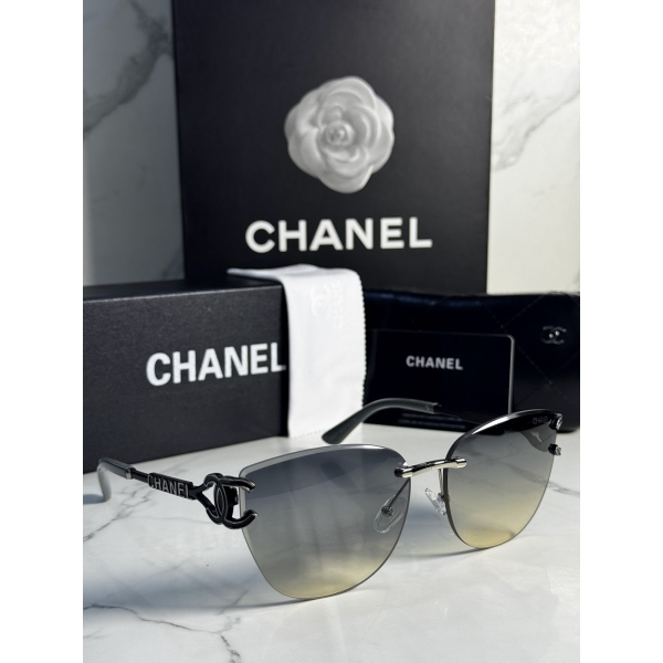 Lentes CHANEL — Ref. LF-L224-0075 con el packaging mostrado en la fotografía