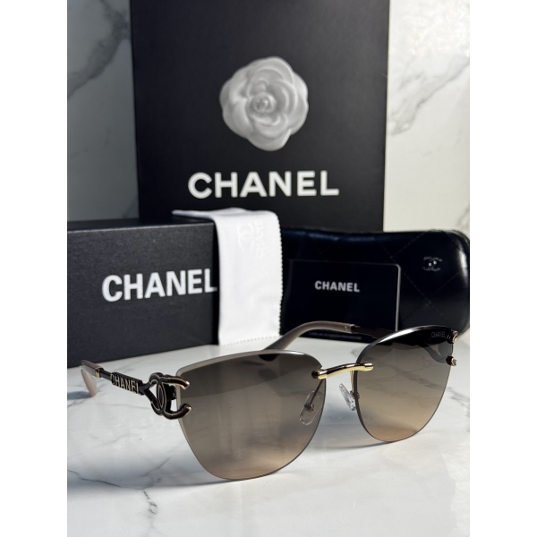 Lentes CHANEL — Ref. LF-L224-0076 con el packaging mostrado en la fotografía