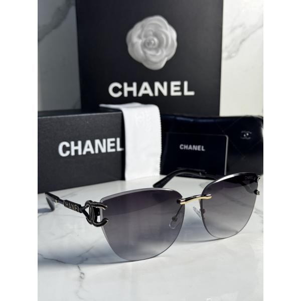 Lentes CHANEL — Ref. LF-L224-0077 con el packaging mostrado en la fotografía